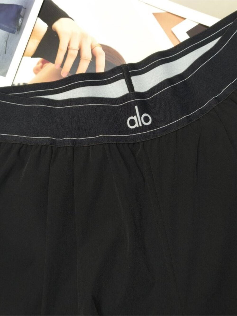 😉NWT Alo Yoga Black Versatil Pants 30-inch Classic Hot Selling Item💥 - Picture 2 of 7